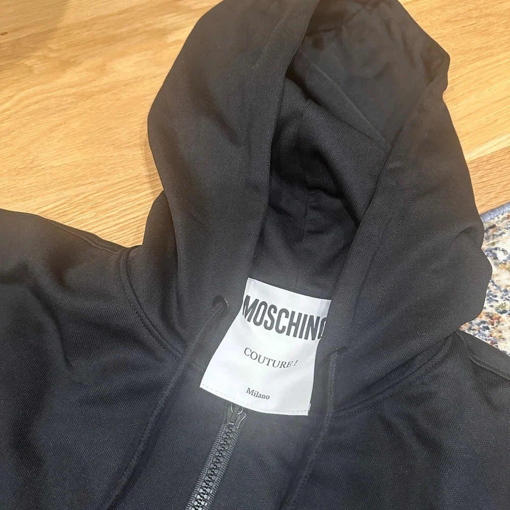 🖤 Moschino Black Zip-Up Hoodie - Picture 4 of 8